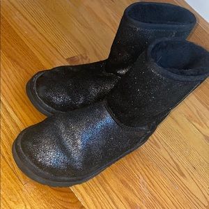 BLACK SHIMMER UGGS